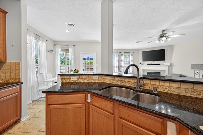 Building Photo - 6230 Hollydale Ridge Ln