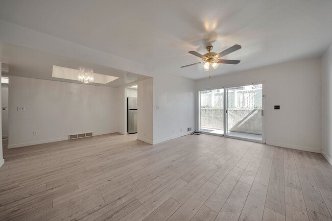 Building Photo - Ground Level 2 Bedroom 2 Bathroom Condo- Gated Murray Community