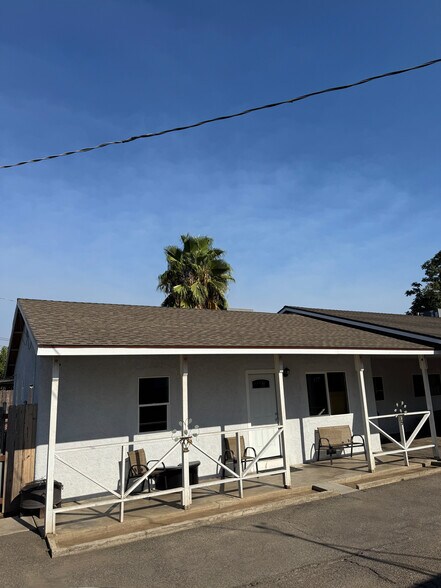 Building Photo - 824 River Rd