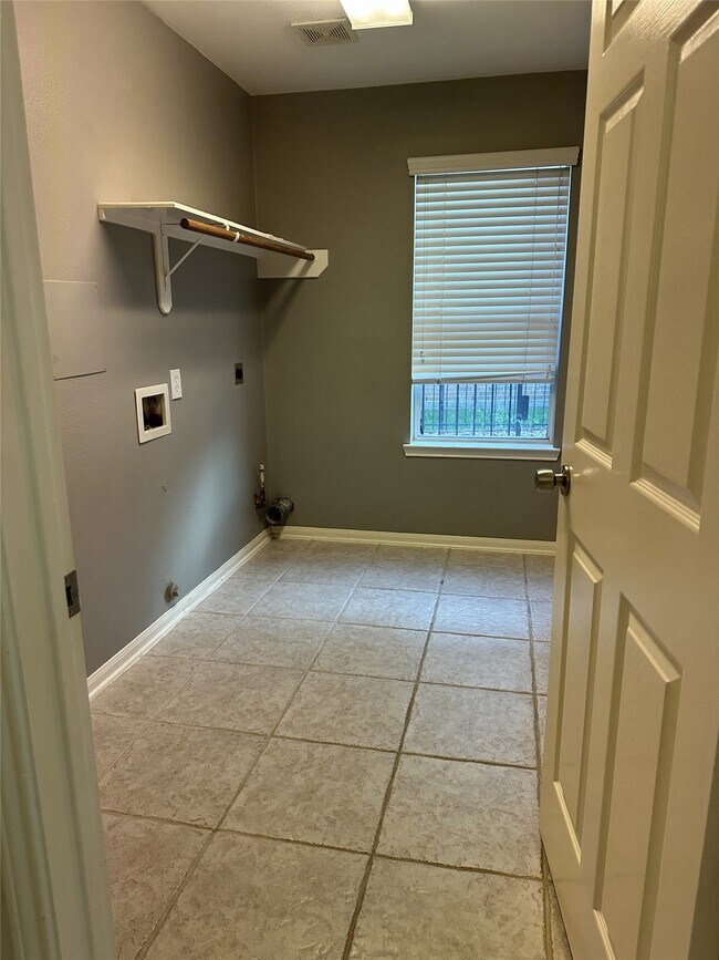 Building Photo - 23806 Allingham Ln