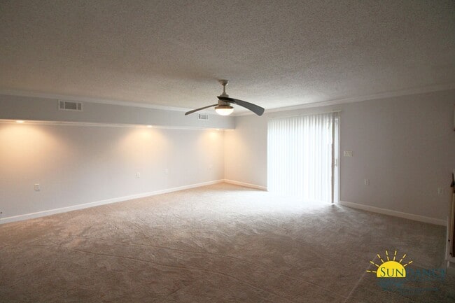 Building Photo - Stunning 4 Bedroom Home in Fort Walton Beach