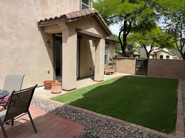 Building Photo - 281 W Paseo Celestial