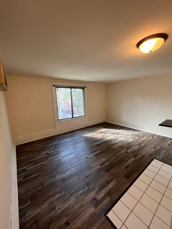 Building Photo - 134 E Johnson St