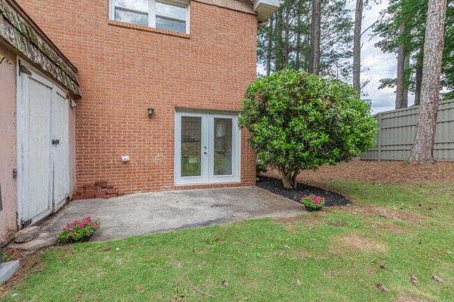 Building Photo - Charming 2-Bedroom, 1.5-Bath Townhouse in ...