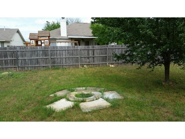 Building Photo - 706 Maplecreek Dr