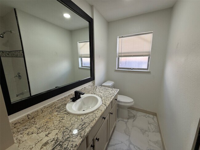 Building Photo - 7905 Farnsworth St