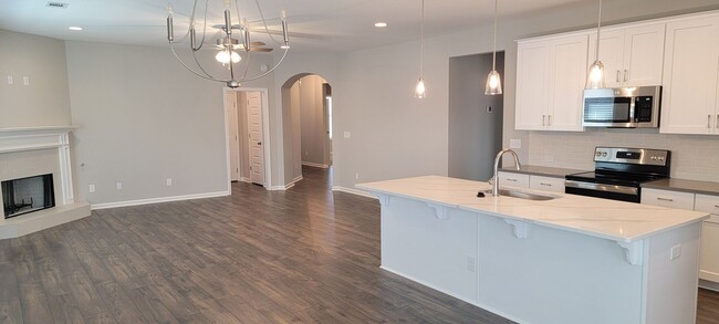 Building Photo - BEAUTIFUL HOME in the Desirable Hedgefield subdivision in Prattville.