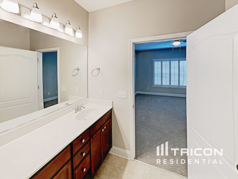 Building Photo - 5766 Woodside Forest Trail