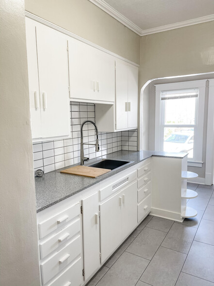 Newly remodeled kitchen. - 6 Nineteen Apartments