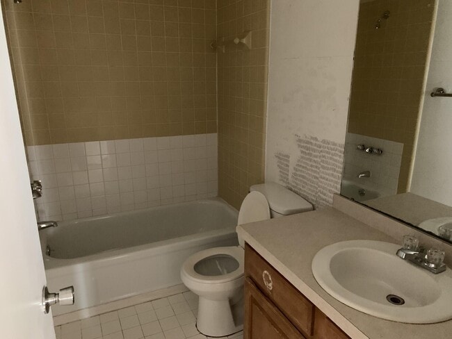 Building Photo - 273 NE Ardsley Dr