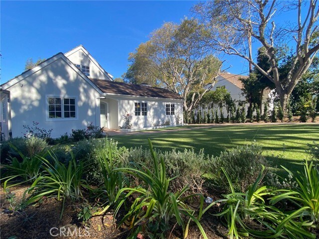 Building Photo - 3645 Vía Palomino