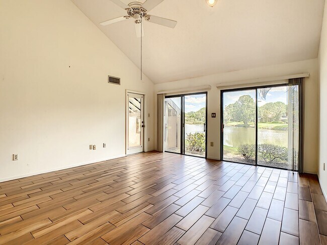 Building Photo - RARE 3 BEDROOM/ 2 BATH IN THE HIGHLY DESIR...