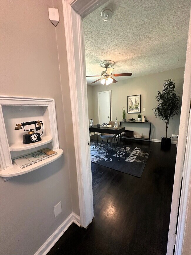 Building Photo - Beautifully Updated Decatur Home with Spacious Backyard! Move-In Special: Get approved and move i...
