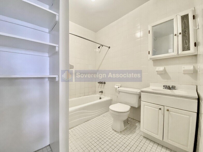 Building Photo - 302 W 107th St