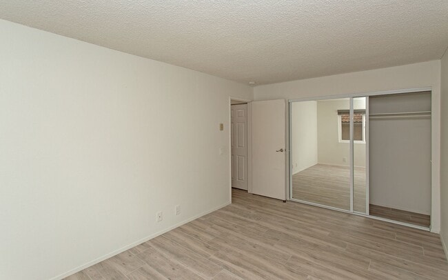 Building Photo - Condo on Beautiful Carlsbad Lagoon!!