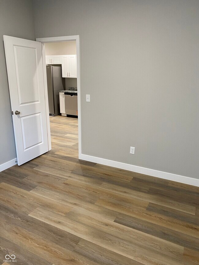 Building Photo - 931 N Beville Ave