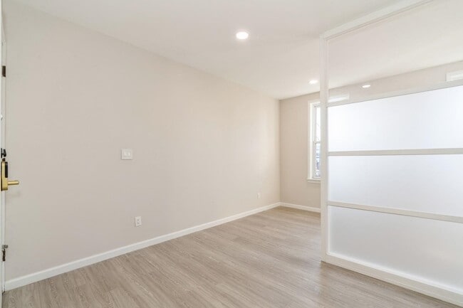 Building Photo - 40 Beacon Ave