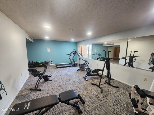 Building Photo - 3033 E Devonshire Ave