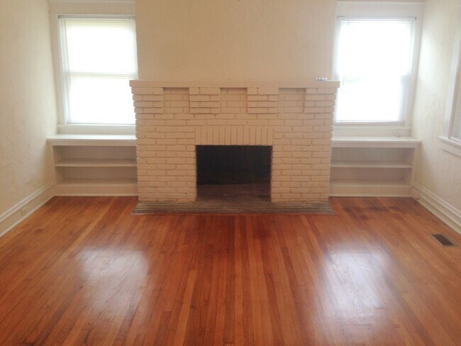 Primary Photo - 4066 Forest Hill Ave