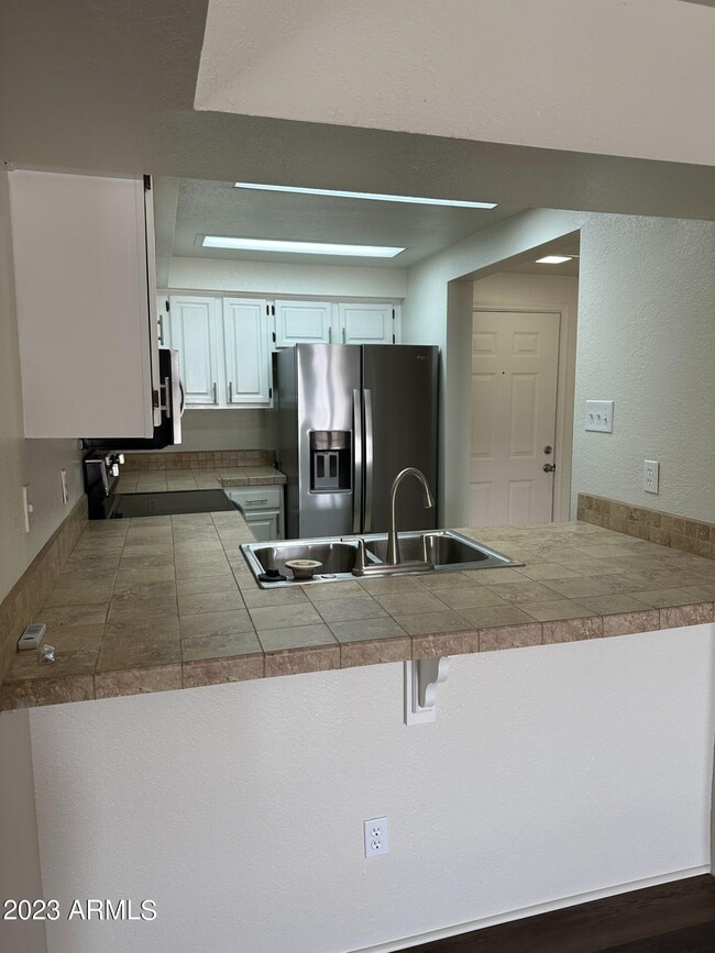 Building Photo - 2121 W Union Hills Dr