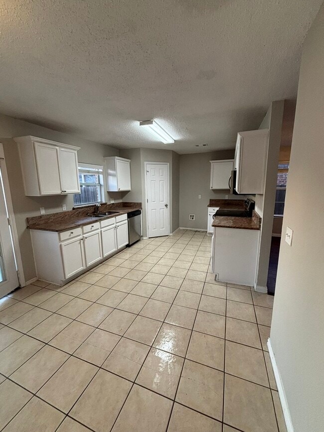 Building Photo - Charming 4 bed, 3 bath house for rent in w...