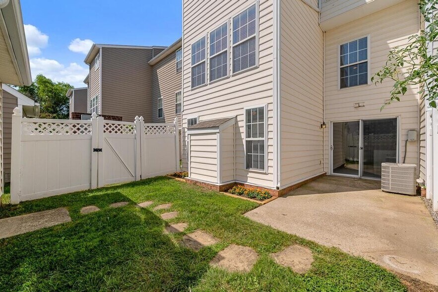 Building Photo - 7333 Althorp Way