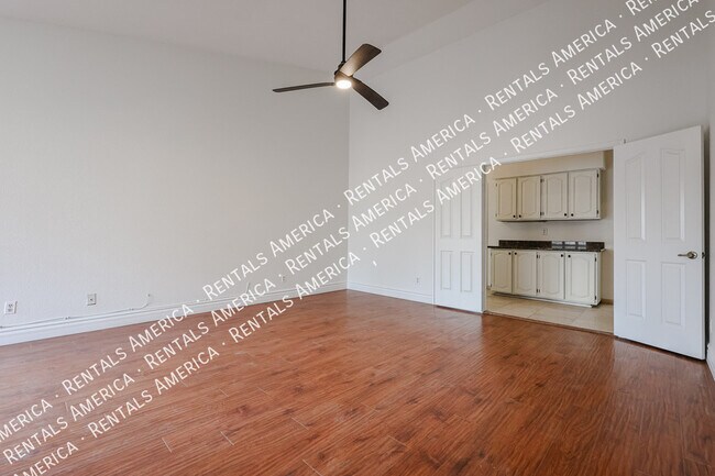 Building Photo - 532 E Stonebridge Dr