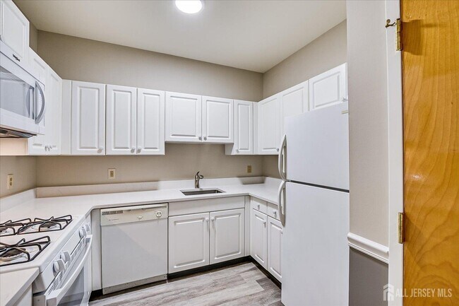 Building Photo - 160 Durham Ave