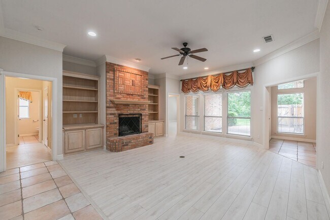 Building Photo - Beautiful 4 Bedroom Home in Ridgmar