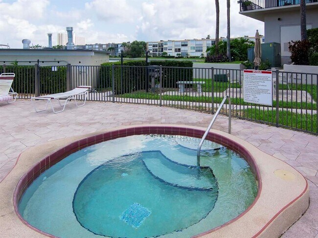 Building Photo - 7540 Bay Island Dr S