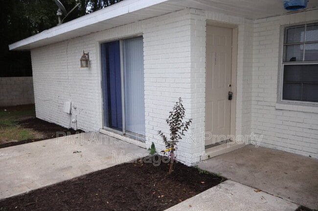 Building Photo - 3253 Bloomingdale Villas Ct