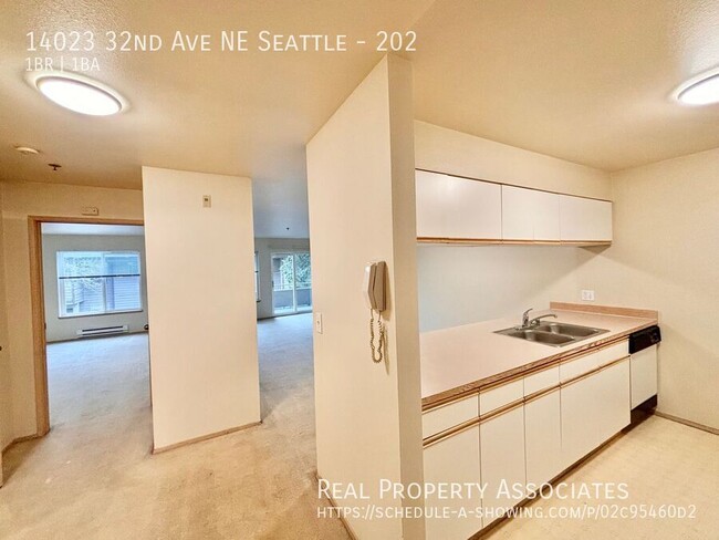 Building Photo - Spacious 1 Bed 1 Bath with In-Unit Washer/...