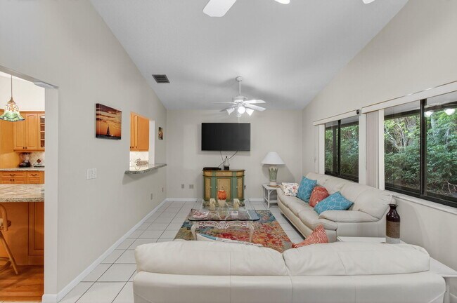 Building Photo - 2925 Riviera Dr