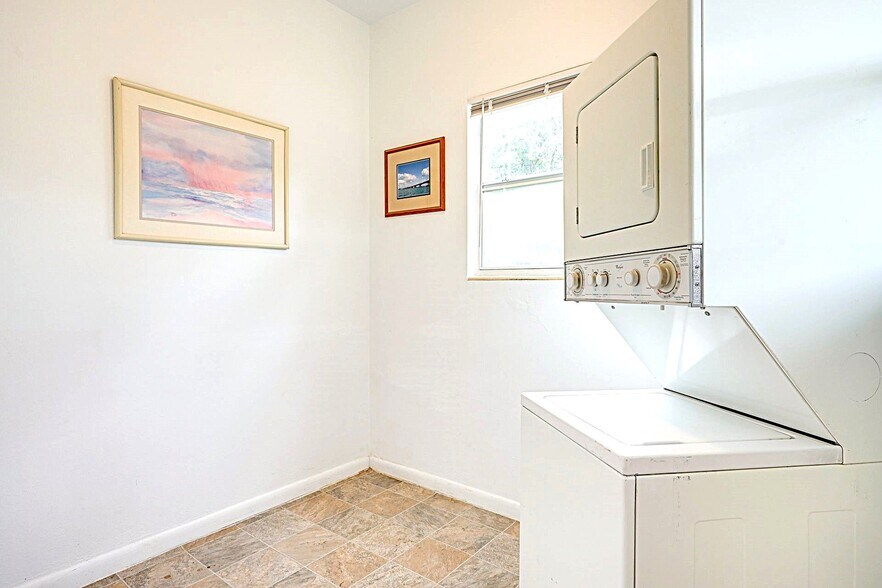 Building Photo - 2604 Post St