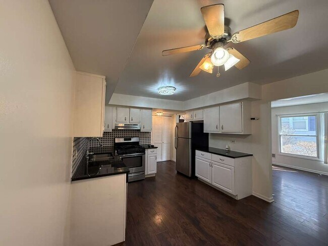 Building Photo - 1945 Hancock Dr