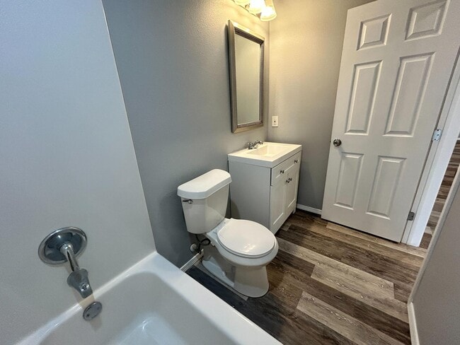 Building Photo - 1107 N Englewood Ave