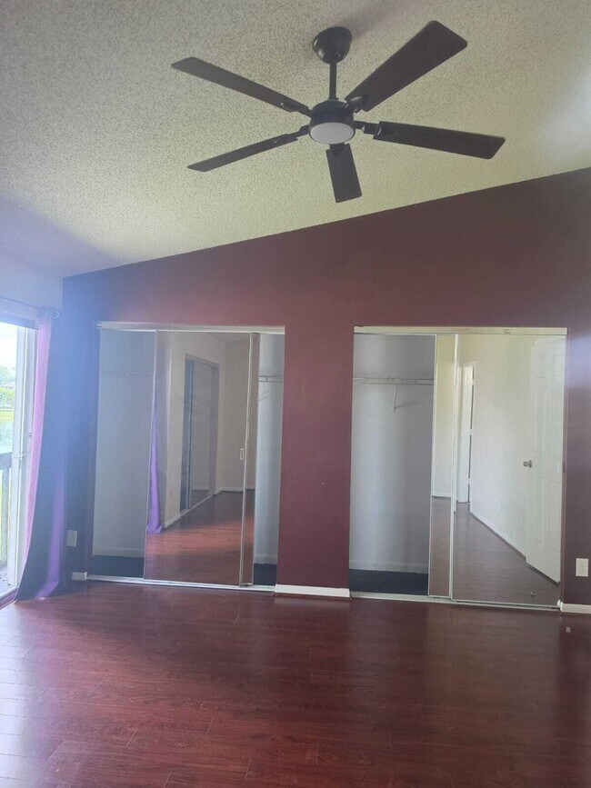 Building Photo - 5204 Bayside Dr