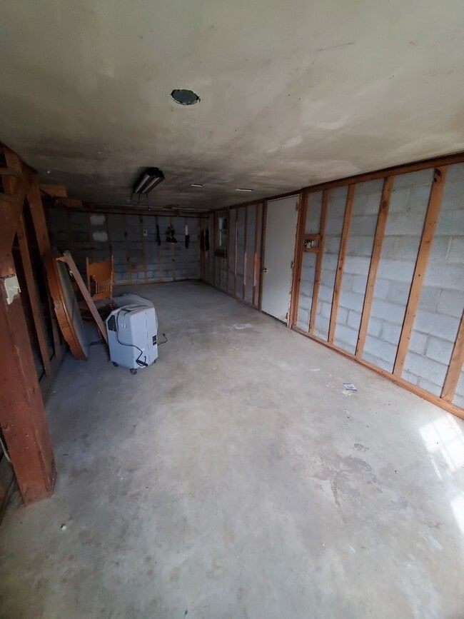 Building Photo - Great house for rent in Columbia!