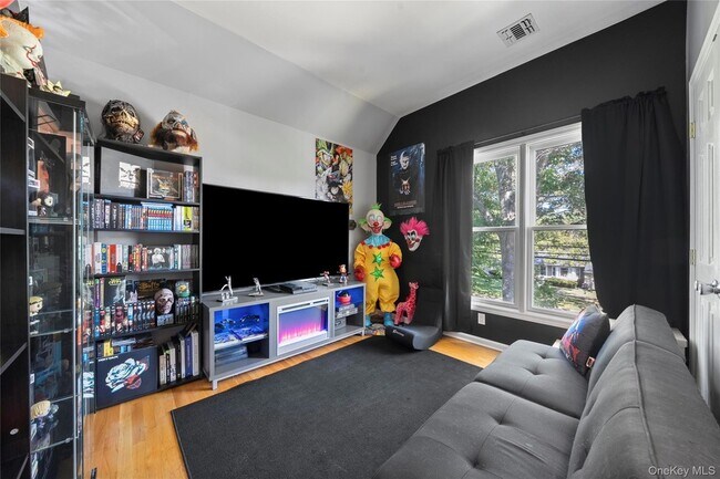 Building Photo - 108 S Hillside Ave