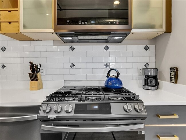 Building Photo - 281 Essex St