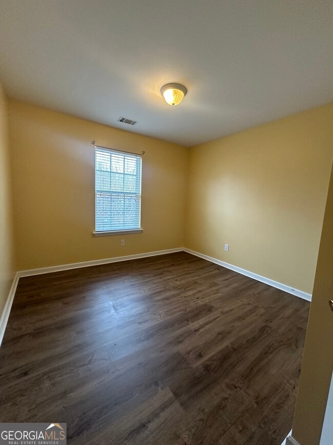 Building Photo - 1943 Oakbluff Way SW