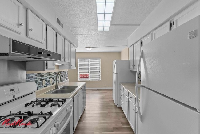 Building Photo - 1190 Pinecone Dr