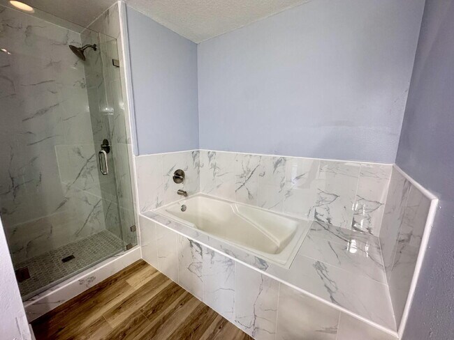 Building Photo - For Rent – Recently Renovated 3 Bed / 2 Ba...