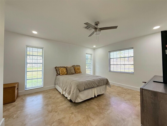 Building Photo - 5093 Privet Pl