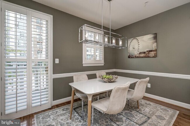 Building Photo - 1236 Harbor Island Walk