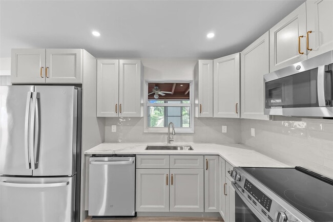 Building Photo - 908 Lighthouse Dr