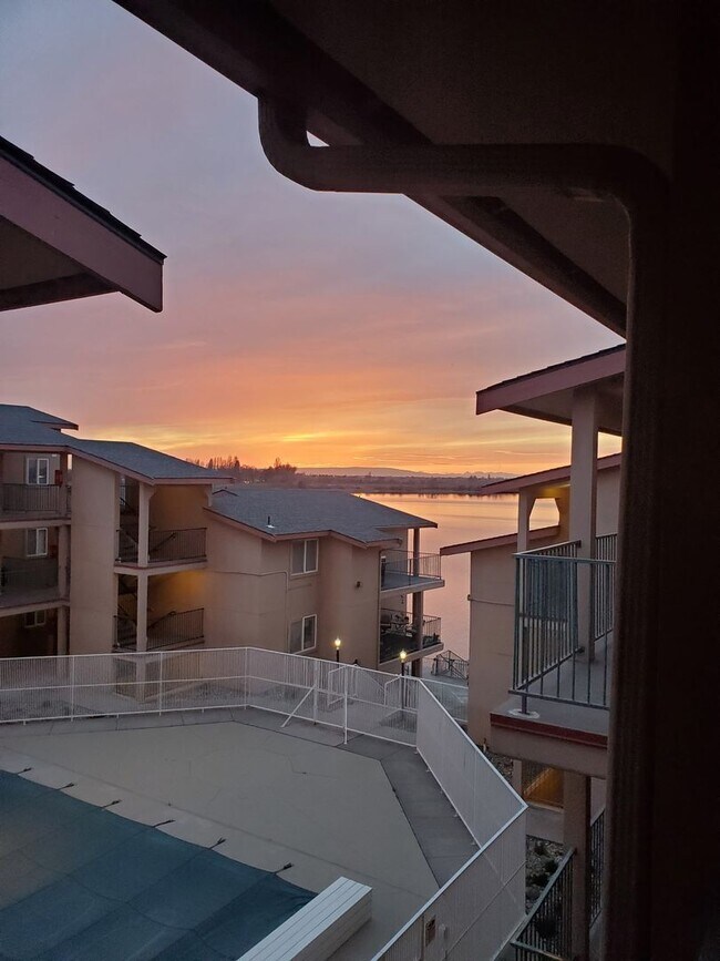 Building Photo - Sunset Shores - Condo For Rent