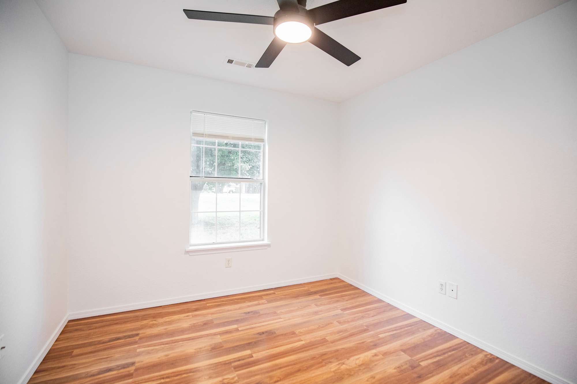 Building Photo - 215 Broyles St