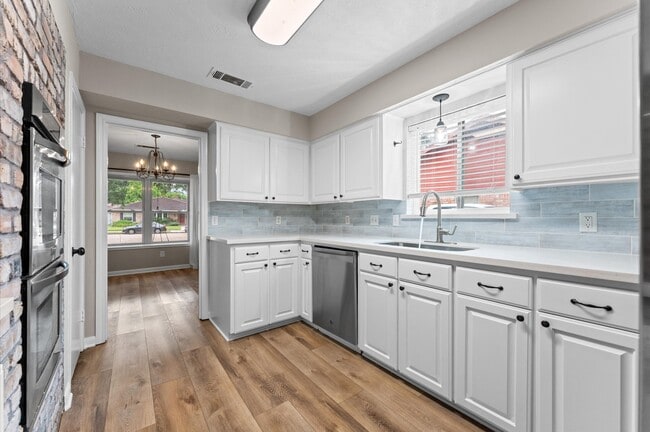 Building Photo - 9407 Brooding Oak Cir