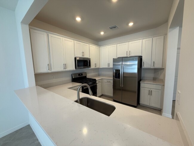 Building Photo - 14995 White Pearl Rd